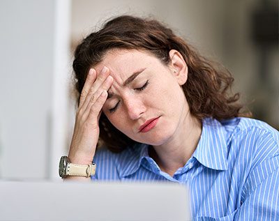 woman trying to work with chronic fatigue